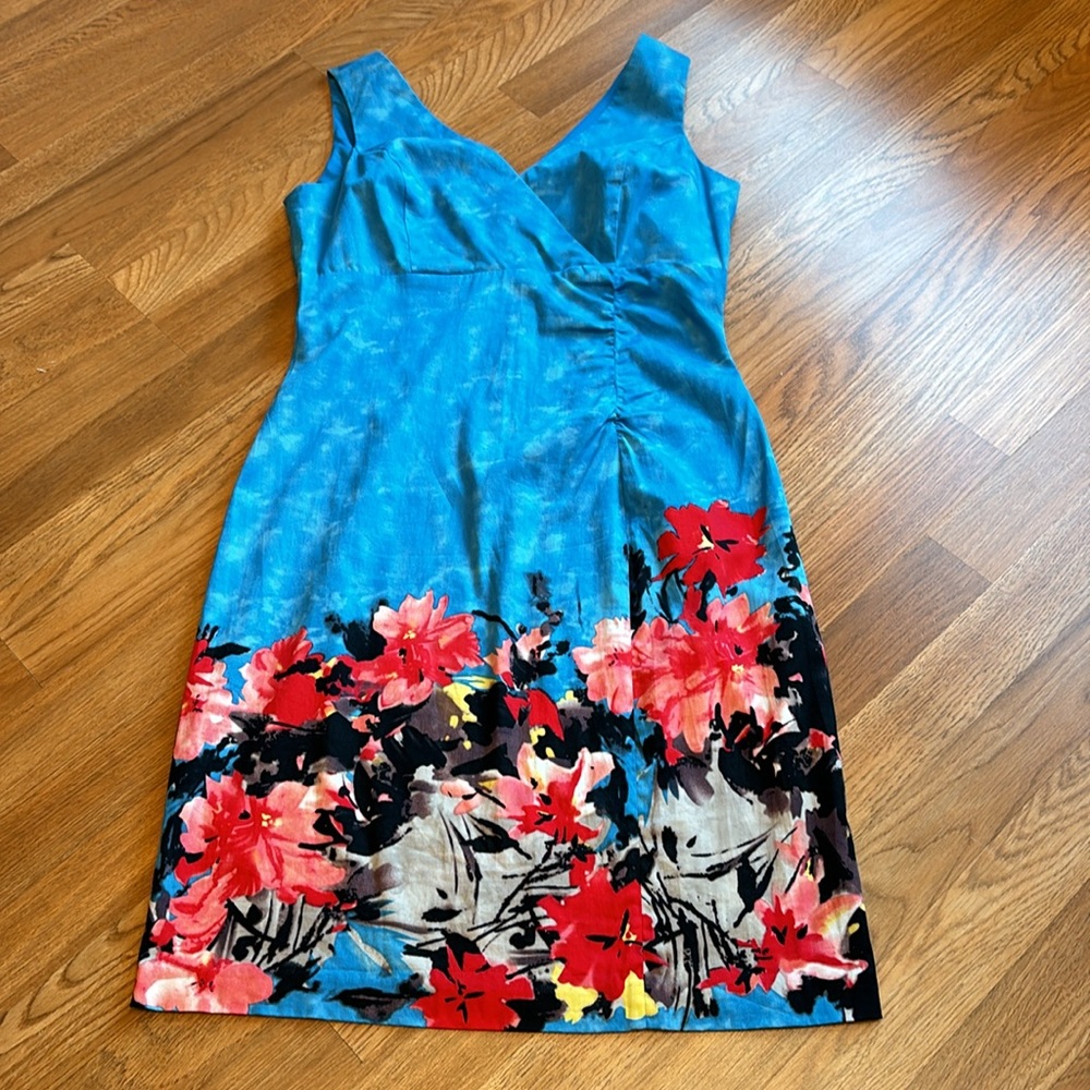 Donna Ricco New York, sleeveless cerulean blue/red floral mini dress. Size 10.